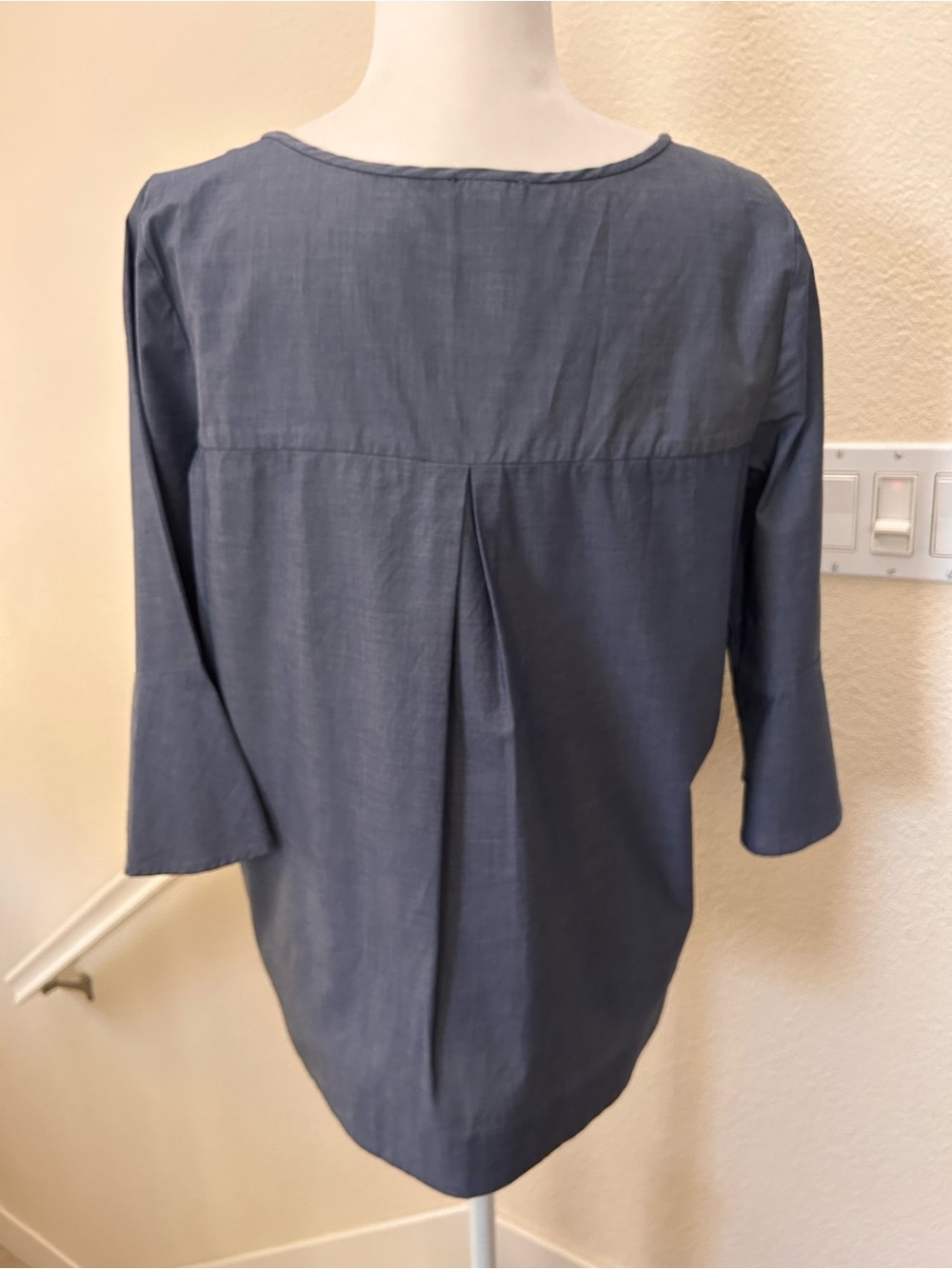 Ann Taylor Factory Blue Chambray Bell Sleeve
Blouse Top Size M Stretchy Cotton - Picture 3 of 9